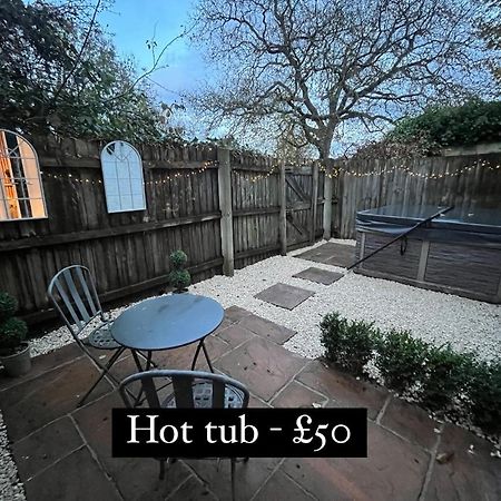 شقة The Hideaway, Hot Tub Henley-in-Arden المظهر الخارجي الصورة