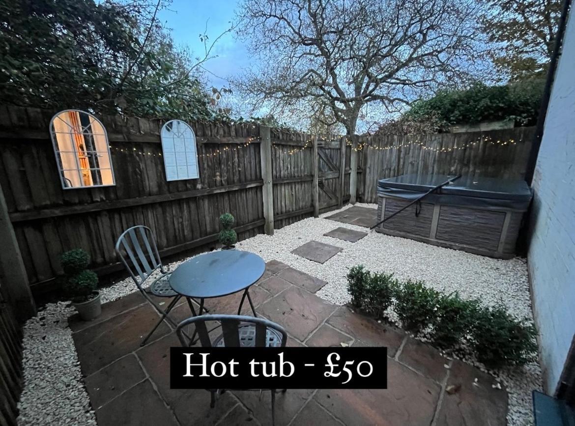 شقة The Hideaway, Hot Tub Henley-in-Arden المظهر الخارجي الصورة